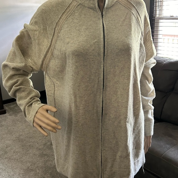 Hobie NWT Women’s Large Gray Lambswool & Nylon Zip Cardigan Sweater - Picture 2 of 10